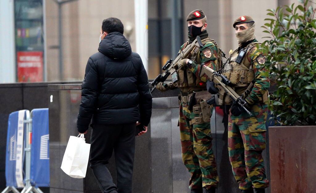 Fuerzas de seguridad custodian las calles de Bélgica