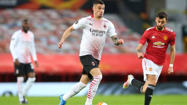 MANCHESTER, ENGLAND - MARCH 11: Rade Krunic of A.C. Milan during the UEFA Europa League Round of 16 First Leg match between Manchester United and A.C. Milan at Old Trafford on March 11, 2021 in Manchester, England. Sporting stadiums around the UK remain under strict restrictions due to the Coronavirus Pandemic as Government social distancing laws prohibit fans inside venues resulting in games being played behind closed doors. (Photo by Alex Livesey - Danehouse/Getty Images)