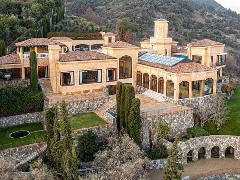 Leonardo Farkas vivió en ella: esto cuesta arrendar la casa más cara en la Región Metropolitana