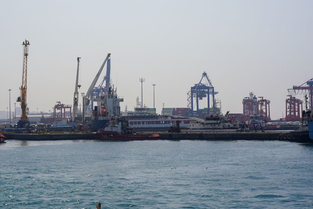 Una zona de carga y descarga en el puerto de Estambul en Turquía.