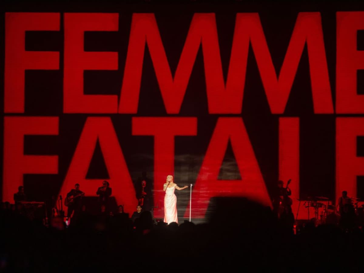 Mon Laferte convierte el Movistar Arena en un viaje de drama, pasión y teatralidad con su Femme Fatale Tour