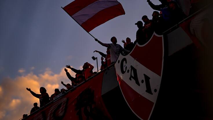 Llevaban 10 años en el país: familia argentina hincha de Independiente deja Chile denunciando amenazas después del partido contra la U