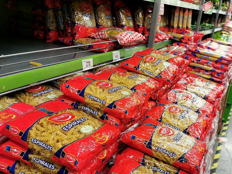 Ministro de Agricultura reconoció alza en costos de alimentos y descartó fijar los precios