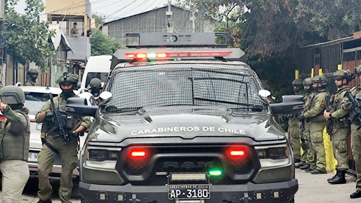 Copamiento de Carabineros en población El Castillo deja 12 detenidos y drogas incautadas en La Pintana