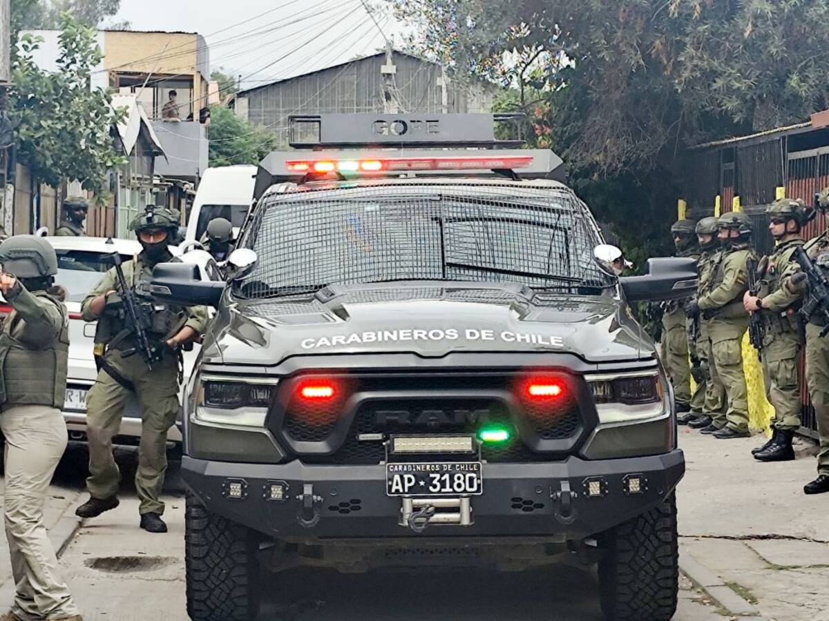 Copamiento de Carabineros en población El Castillo deja 12 detenidos y drogas incautadas en La Pintana