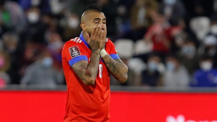 Juan Cristóbal Guarello lamentó la expulsión de Arturo Vidal: "Lo quiero y admiro muchísimo como jugador"
