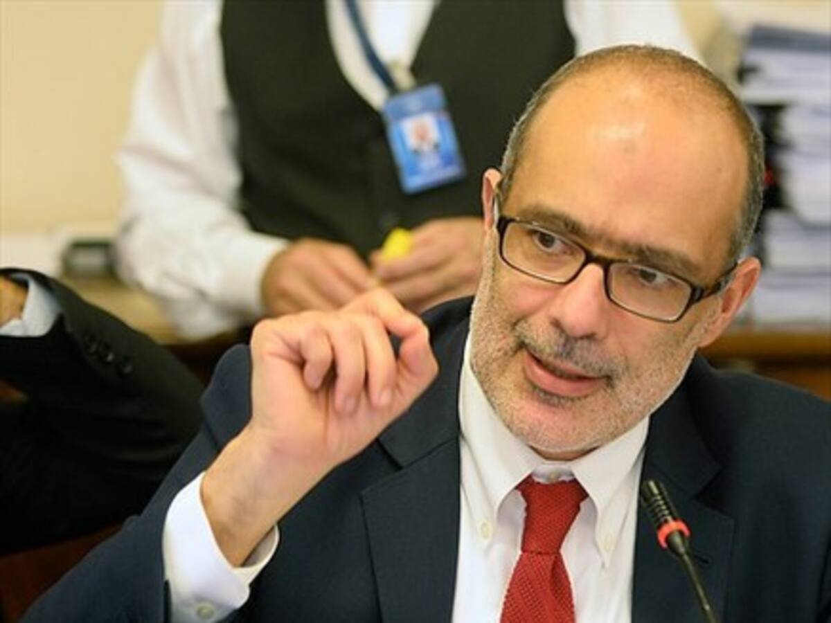 Ministro de Hacienda atribuye alza desempleo a «factor estacional»