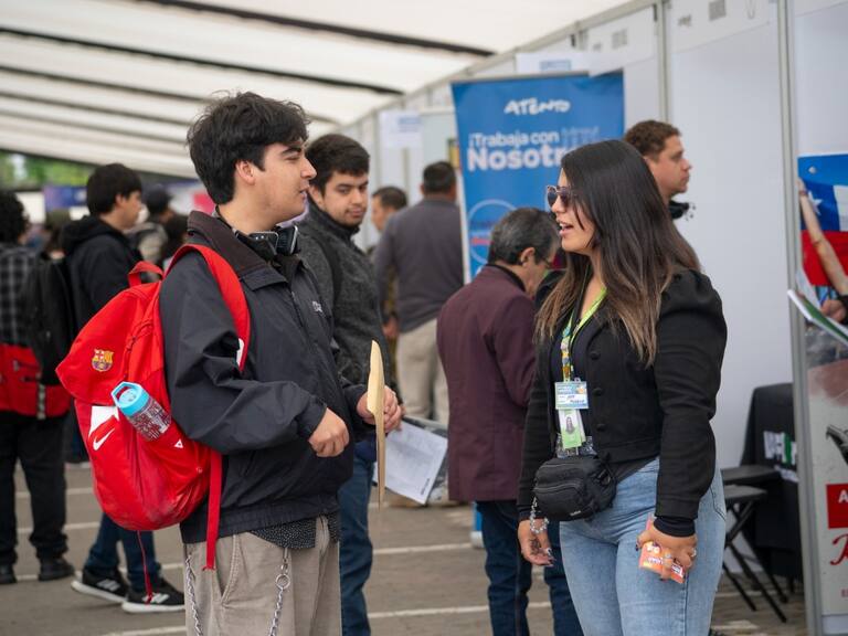 Feria laboral de La Florida ofrece más de 500 puestos de trabajo a jóvenes: cuándo es y cómo participar