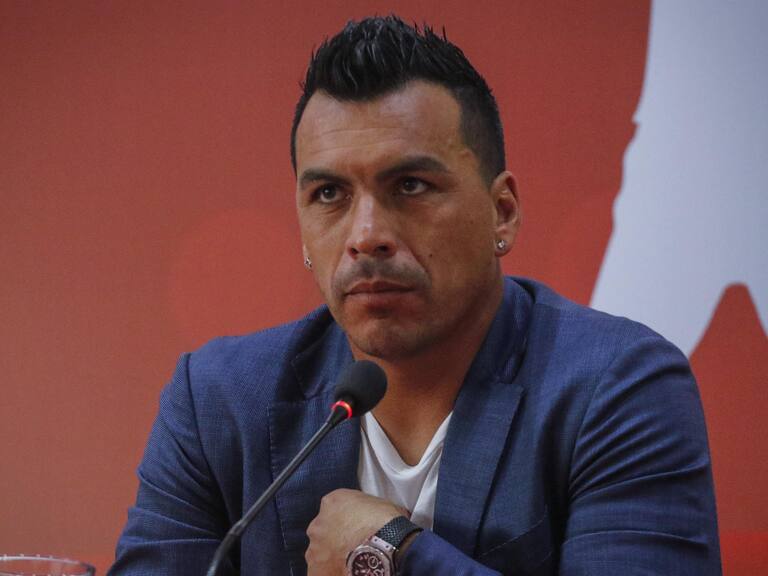 «Como goleador te pido que no te pasen uno a ti»: Denuncian llamadas que serían de Esteban Paredes invitando a votar por distintos candidatos a alcaldes