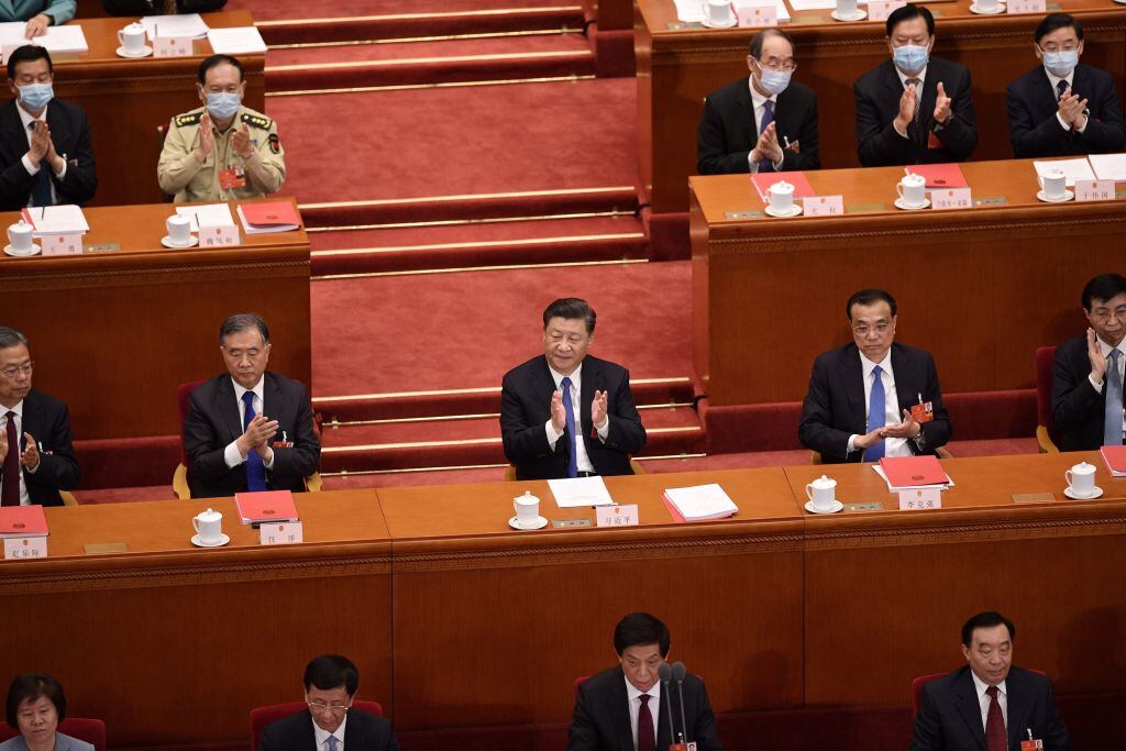 Xi Jinping aplaude la votación en el congreso de China