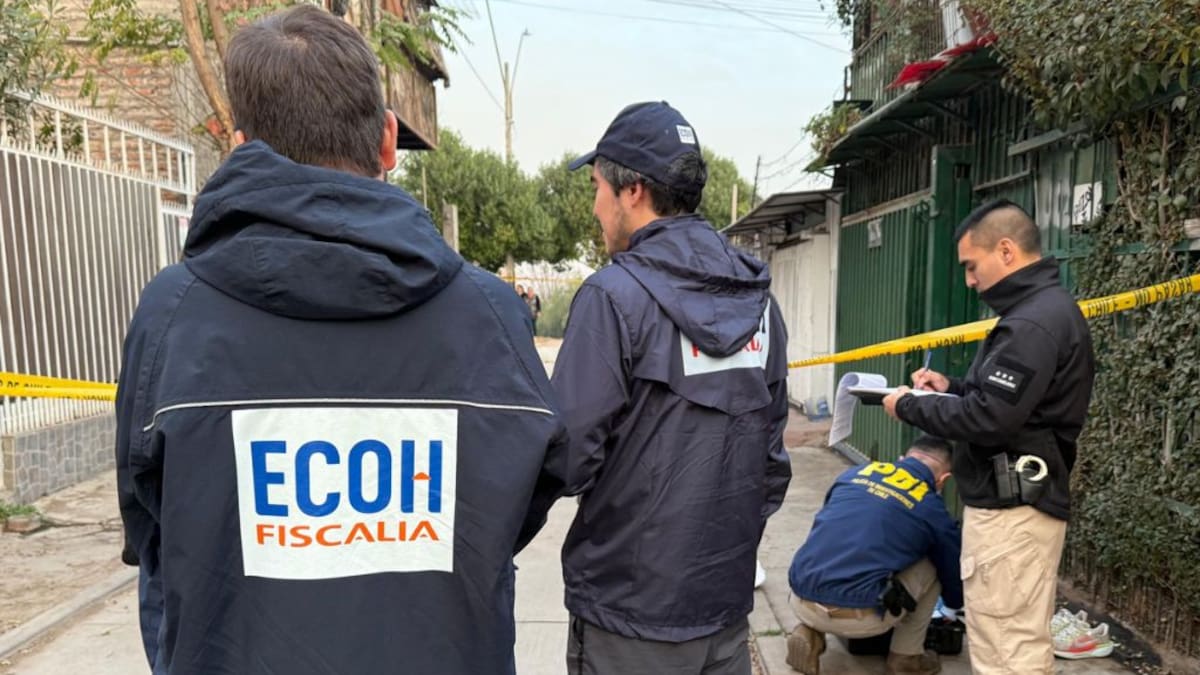 Mujer muere baleada dentro de su casa en Pudahuel: atacantes la siguieron tras una discusión