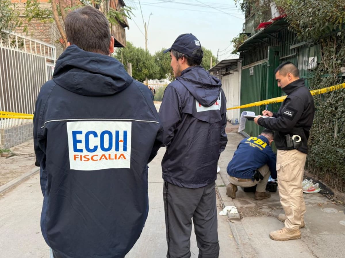 Mujer muere baleada dentro de su casa en Pudahuel: atacantes la siguieron tras una discusión
