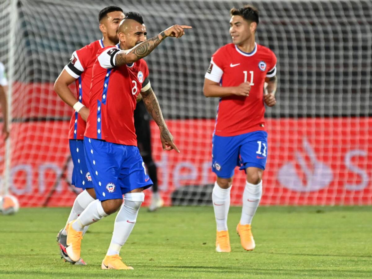 Arturo Vidal y Felipe Mora se llevaron todos los aplausos de los hinchas tras el primer tiempo del Chile vs Perú