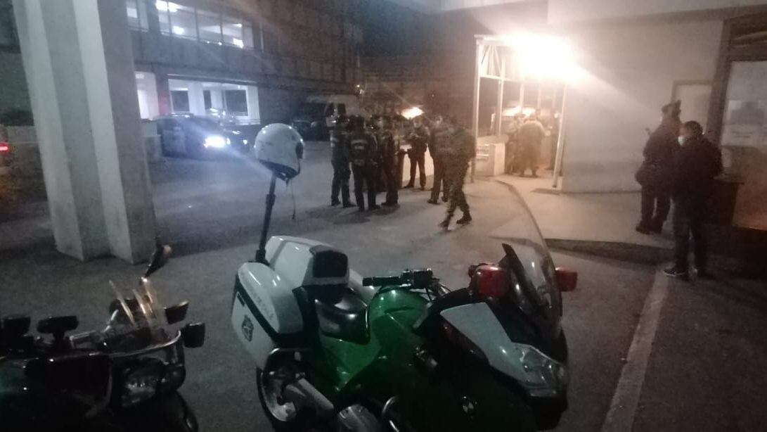 Funcionario de Carabineros fue baleado al interior de una comisaría: su pronóstico es "reservado"