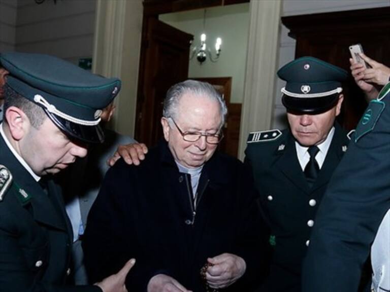 Josefa Errázuriz busca revocar el título de hijo ilustre al ex párroco Fernando Karadima