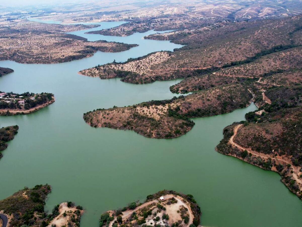 Esval producirá 80 millones de litros adicionales de agua para Año Nuevo: consumo aumenta un 40% en estas fechas