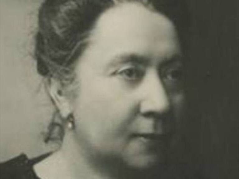 Google dedica Doodle a Eloísa Díaz, la primera médica-cirujana de Chile y América Latina