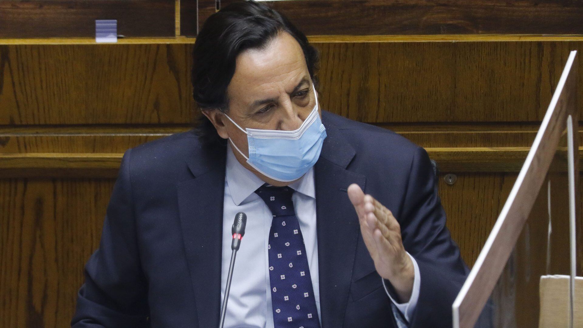 16 DE NOVIEMBRE DE 2020/VALPARAISOEl exministro Victor Perez, durante la sesion especial del Senado, citada para discutir la acusacion constitucional en contra del exministro de Interior
FOTO: LEONARDO RUBILAR CHANDIA/AGENCIAUNO