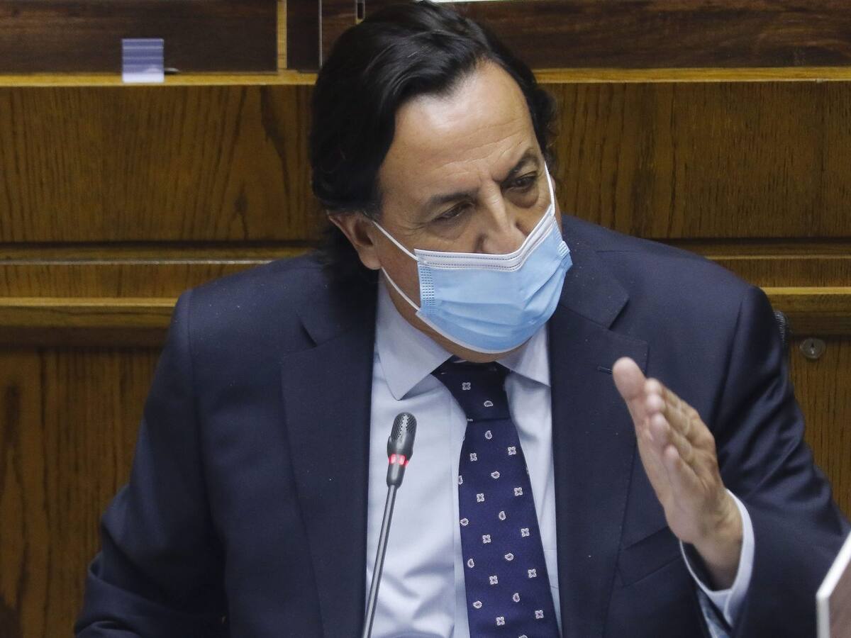 Senado rechazó acusación constitucional contra exministro Víctor Pérez con votos clave del oficialismo