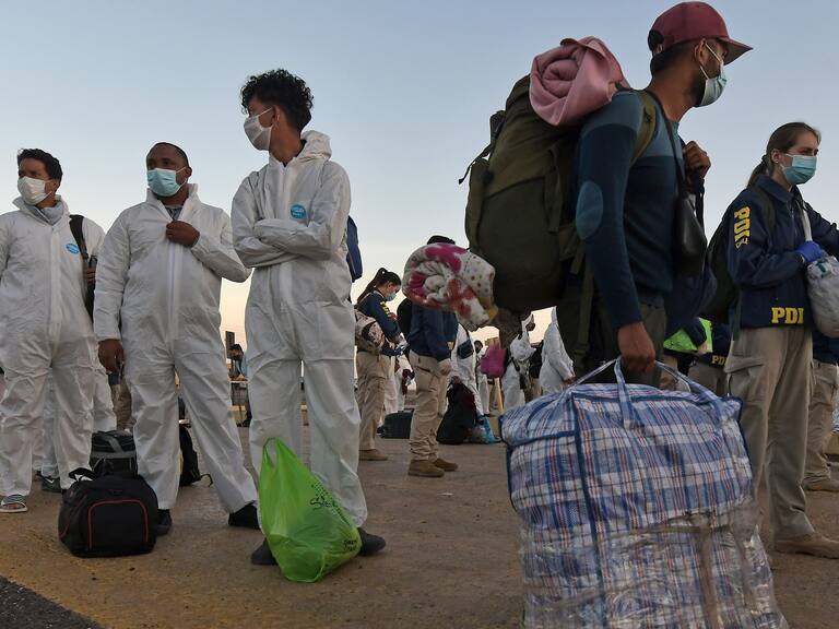 10 de Febrero de 2021 / IQUIQUEUn total de 87 inmigrantes (venezolanos y colombianos) fueron expulsados del país, en una medida adoptada por el Gobierno para combatir el ingreso ilegal al país.
FOTO: CRISTIAN VIVERO BOORNES / AGENCIAUNO