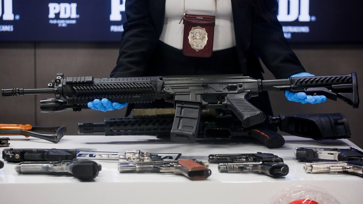 Tendrían vínculos con una carabinera y un militar: desarticulan red que fabricaba armas con impresoras 3D