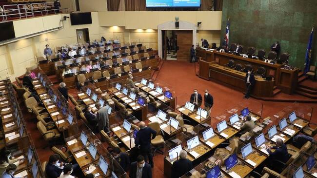 22 DE DICIEMBRE DE 2021/VALPARAISOVista general de la Sesión de Sala de la Cámara de Diputados, que analiza el proyecto de ley que dispone de manera excepcional las medidas que indica en favor de los usuarios finales de servicios sanitarios, electricidad y gas de red, estableciendo la prórroga de sus efectos.
FOTO: LEONARDO RUBILAR CHANDIA/AGENCIAUNO
