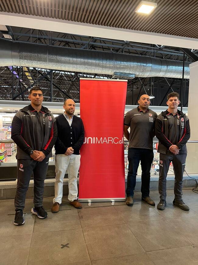 Davor Stancic-Rokotov, director de Chile Rugby; Jorge Delgado, jugador de Selknam Rugby y Los Cóndores; Sebastián Estrada, gerente general de Chile Rugby; Javier Fernández, gerente corporativo de e-commerce de SMU; y Matías Garafulic, jugador de Selknam Rugby y Los Cóndores.
