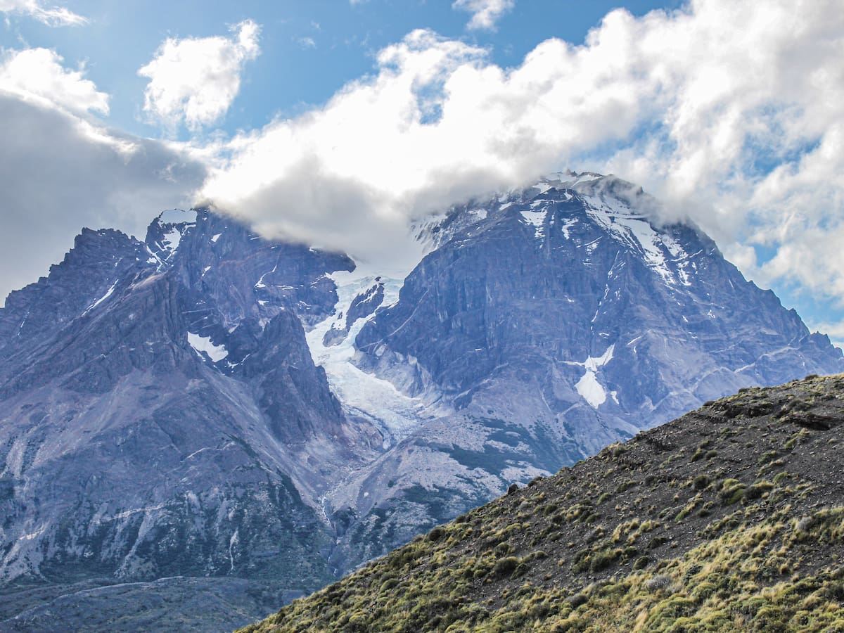 Expulsiones por riesgo de incendios aumentan 31% en un año en Torres del Paine: 75% de infractores por cigarrillos son israelíes
