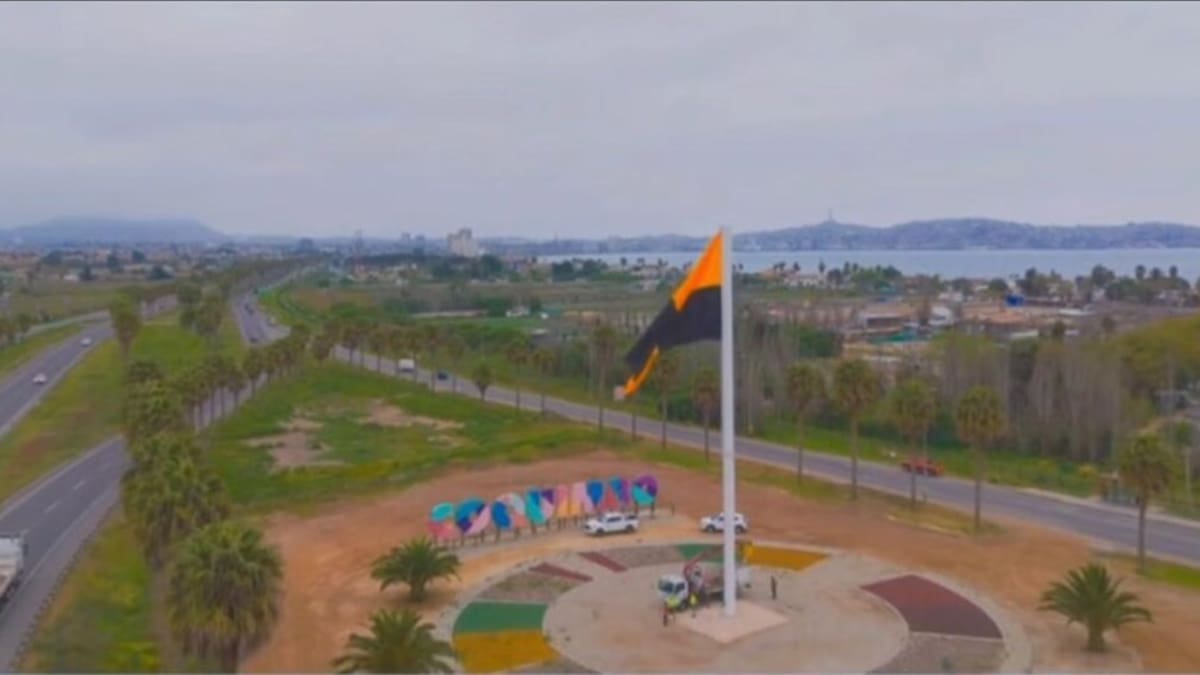 “Es un reconocimiento a la gran campaña del club”: polémica regional por izar la bandera de Coquimbo Unido en vez de la de Chile