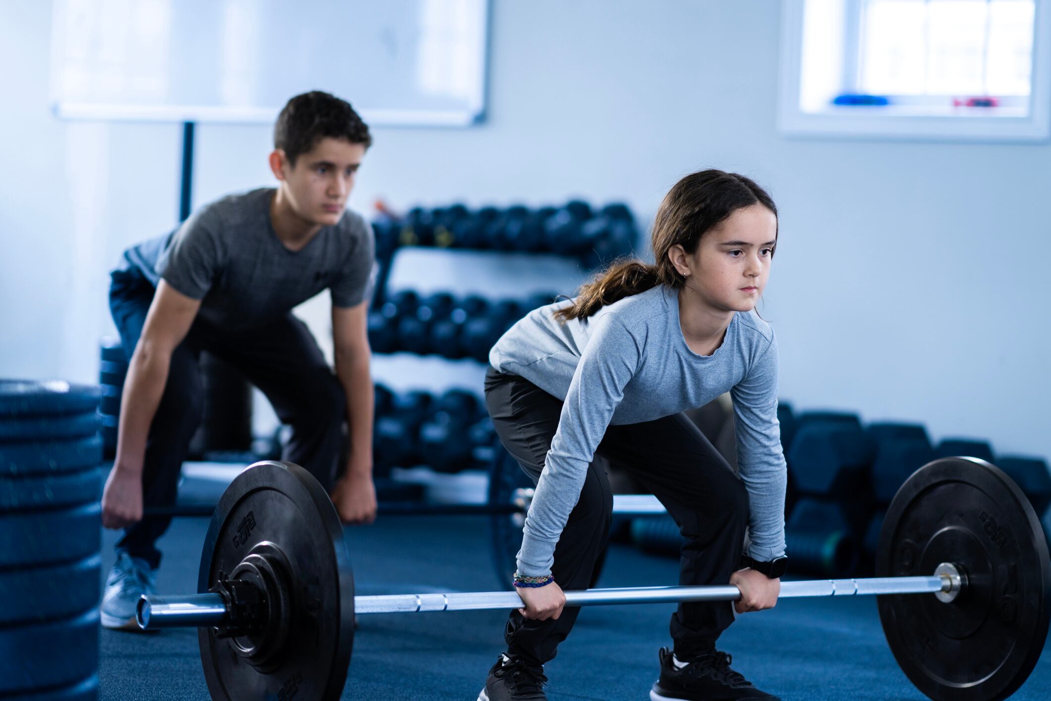 ¿Si un niño hace entrenamiento de fuerza, tendrá problemas de crecimiento? Revisa qué dice la ciencia y la edad ideal recomendada