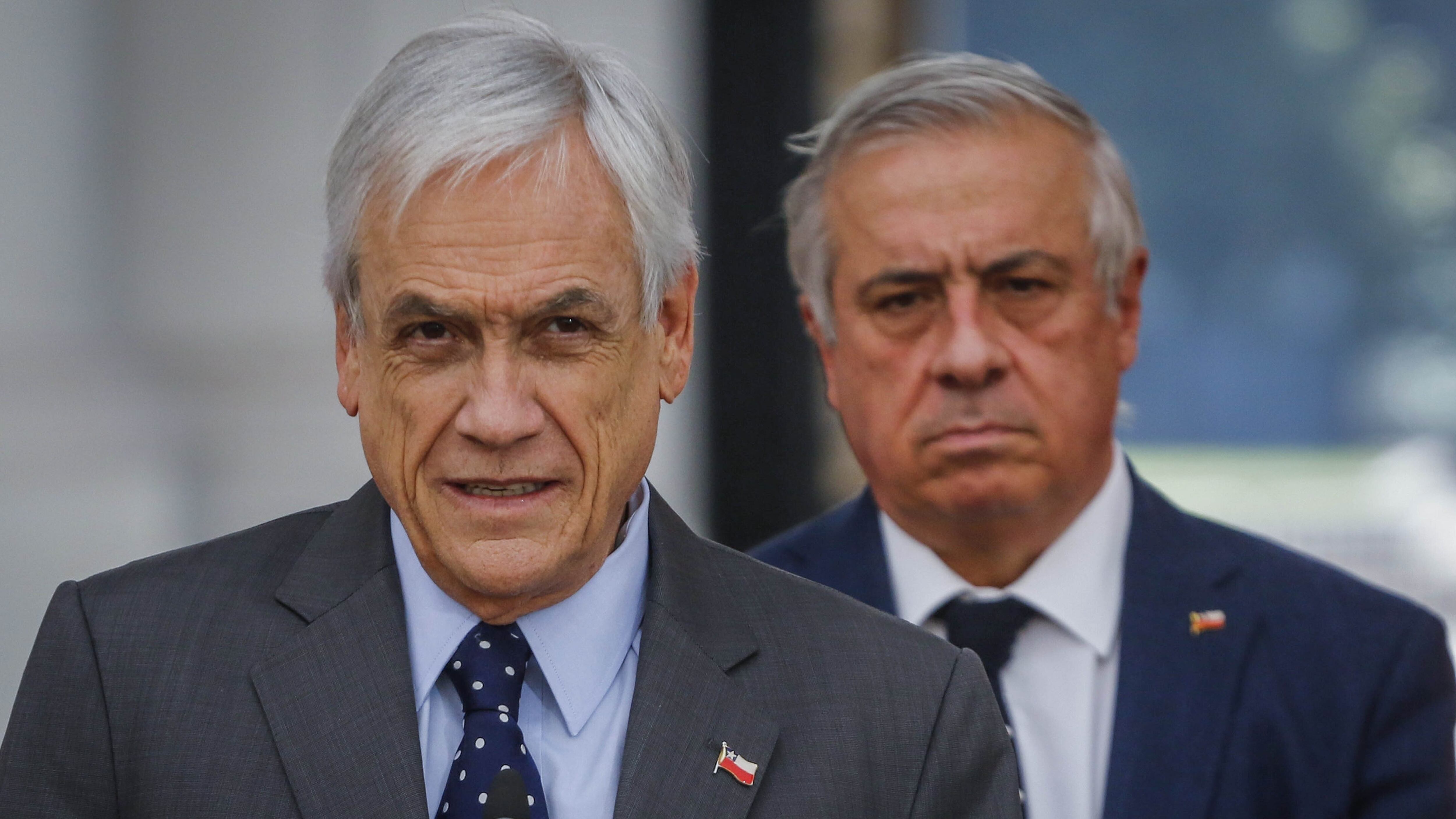 1 de abril del 2020/SANTIAGOEl presidente de la Republica, Sebastián Piñera, junto al ministro de Salud, Jaime Mañalich, se refiere al alza de planes de las Isapres, en un punto de prensa, en el Palacio de La Moneda.
FOTO: SEBASTIAN BELTRAN GAETE/AGENCIAUNO
