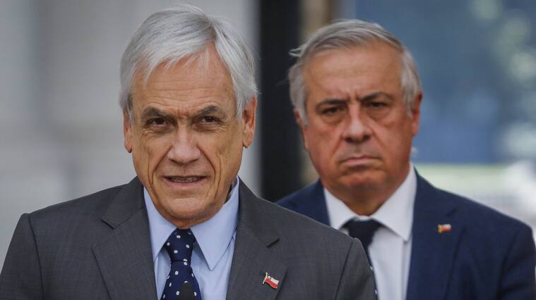 1 de abril del 2020/SANTIAGOEl presidente de la Republica, Sebastián Piñera, junto al ministro de Salud, Jaime Mañalich, se refiere al alza de planes de las Isapres, en un punto de prensa, en el Palacio de La Moneda.
FOTO: SEBASTIAN BELTRAN GAETE/AGENCIAUNO