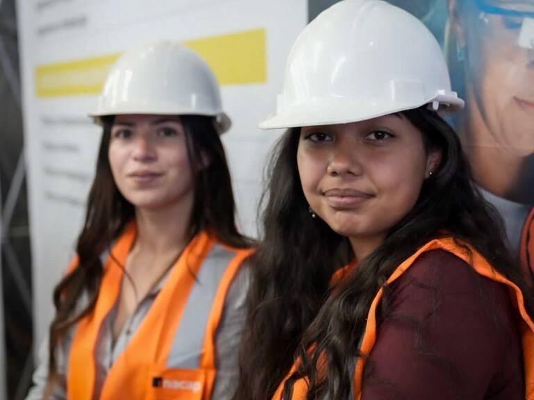 Ministerio de la Mujer entrega becas del 100% para educación técnico profesional: ¿cómo y quiénes pueden postular?