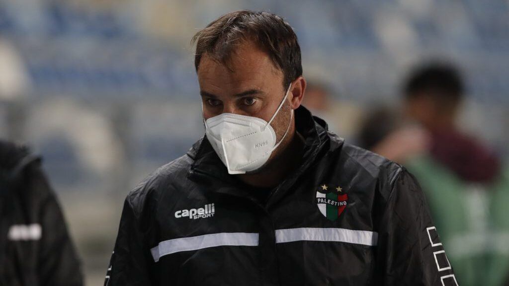 4 de Mayo del 2021/RANCAGUAEl Director Tecnico de Palestino Jose Luis Sierra(c),durante el partido valido por el grupo F de la Copa Conmebol Sudamericana 2021, entre Palestino vs Newells Old Boys, disputado en el Estadio El Teniente.Estadio El Teniente.
FOTO:FRANCISCO LONGA/AGENCIAUNO
