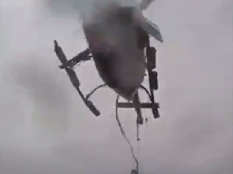 Helicóptero de la Armada enfrentó olas de 5 metros durante rescate en Cartagena