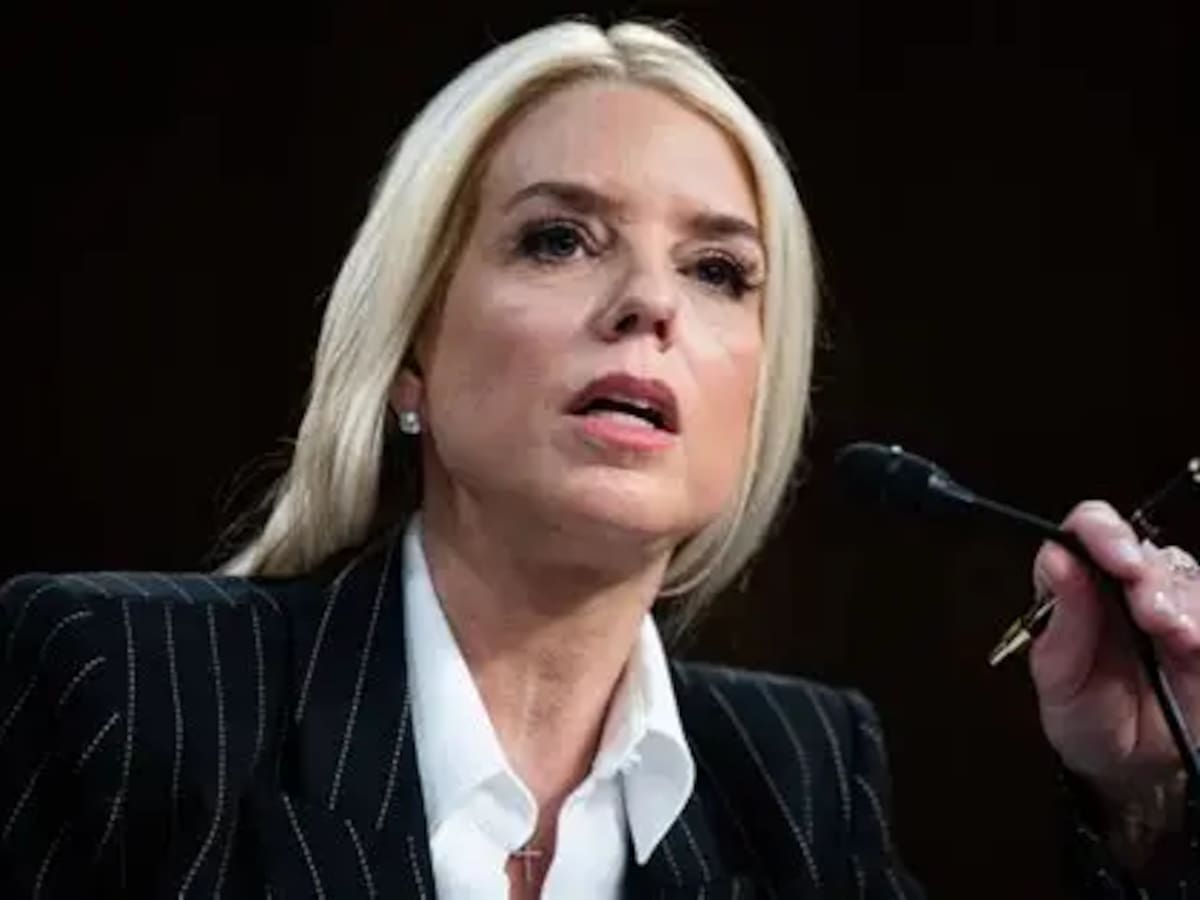 Quién es Pamela Bondi, la fiscal general de EE.UU. que confirmó acusación a Nicolás Maduro por narcoterrorismo y tráfico de cocaína