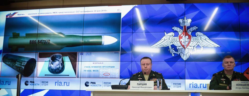 El vocero del ministerio de defensa ruso Igor Konashenkov ante la prensa