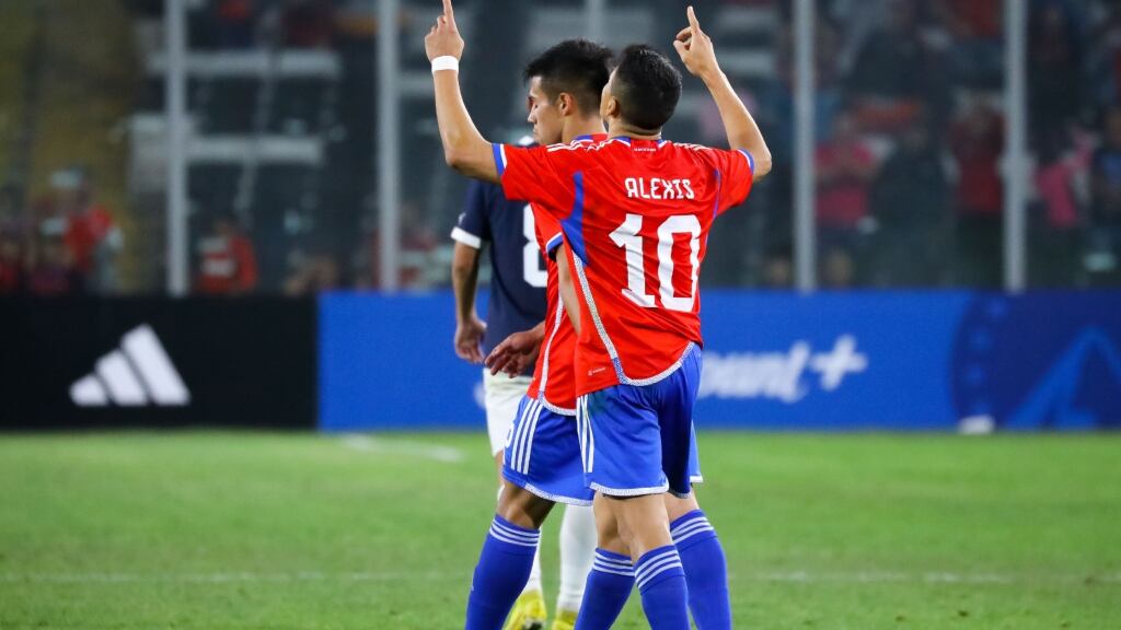 Chile derrota a Paraguay para ganar su primer partido en la era Berizzo