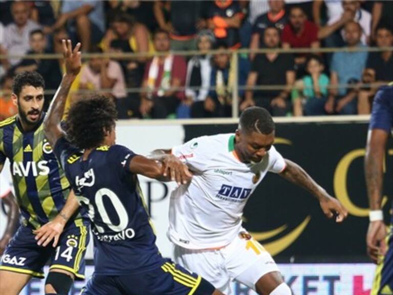 Junior Fernandes anotó un golazo en el triunfo de Alanyaspor contra Fenerbahce de Mauricio Isla