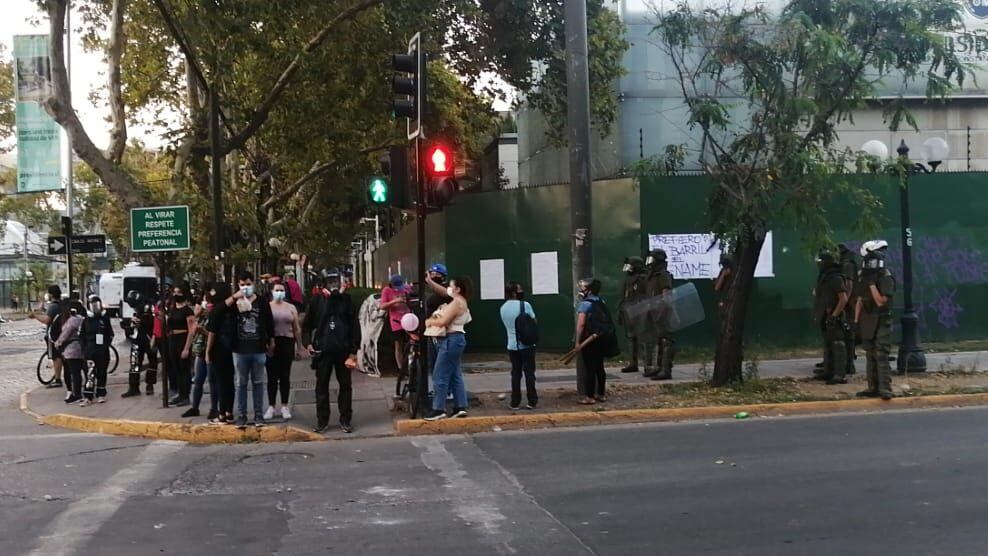 Manifestación en residencia del Sename de Providencia