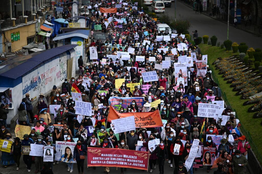 Feministas protestaron contra la justicia y la corrupción en Bolivia