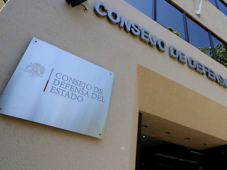 12 DE DICIEMBRE DE 2018/SANTIAGOLa ministra de Educación, llegó hasta el Consejo de Defensa del Estado, en donde solicitó al organismo analizar si existen antecedentes en contra de la Universidad del Pacífico, que está siendo investigada por el ministerio.
FOTO: LEONARDO RUBILAR CHANDIA/AGENCIAUNO