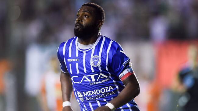 BUENOS AIRES, ARGENTINA - APRIL 21: Santiago Garcia of Godoy Cruz looks on during a match between Banfield and Godoy Cruz as part of Argentina Superliga 2017/18 at Florencio Sola Stadium on April 21, 2018 in Buenos Aires, Argentina. (Photo by Marcelo Endelli/Getty Images)