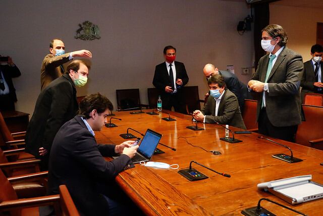 Ministros reunidos con parlamentarios de Renovación Nacional