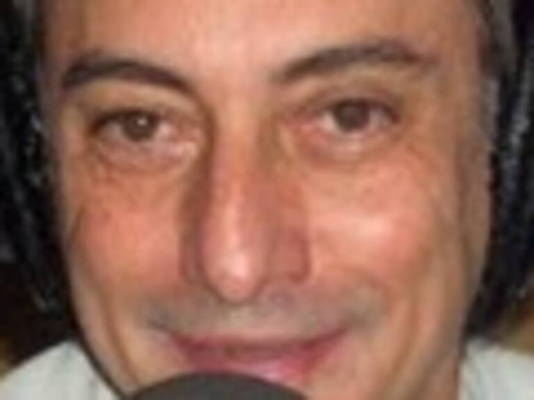 Ex ministro de Salud Osvaldo Artaza: »En Chile no trabaja el doctor House»