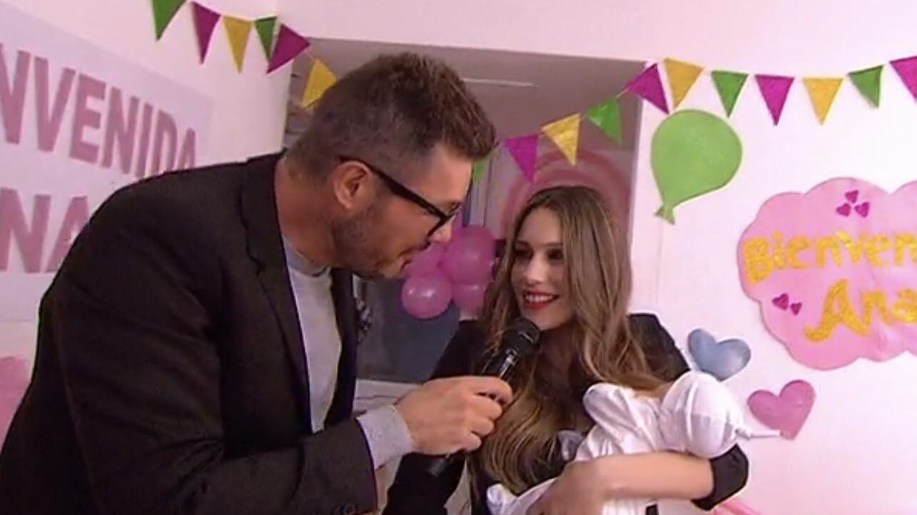 Pampita recibió críticas tras llevar a su hija recién nacida a ShowMatch