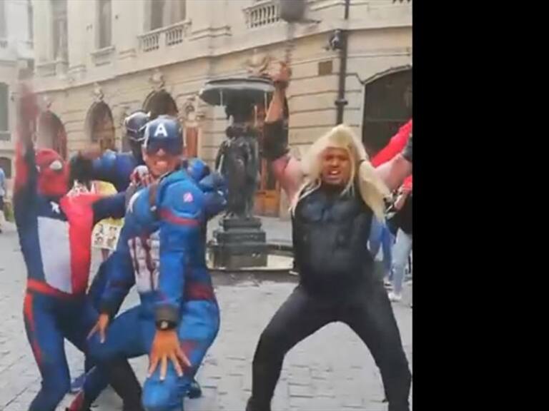 Sensual Spiderman y sus compañeros Avengers hicieron «La Tusa Challenge»