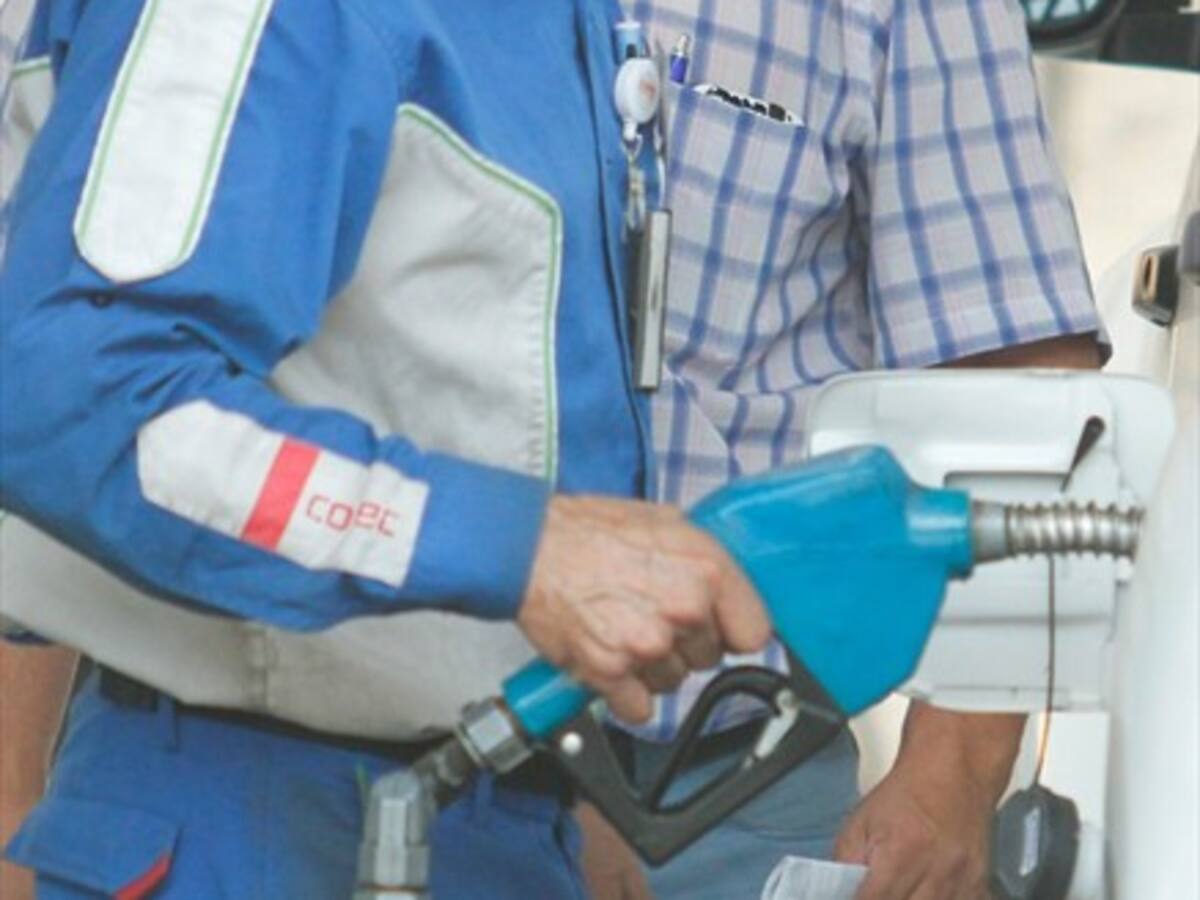Bencina de 93 octanos subirá $5 por litro y la de 97 bajará $2