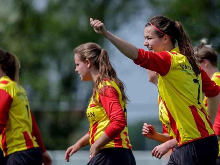 Histórico: Países Bajos permitirá el fútbol mixto en equipos amateurs