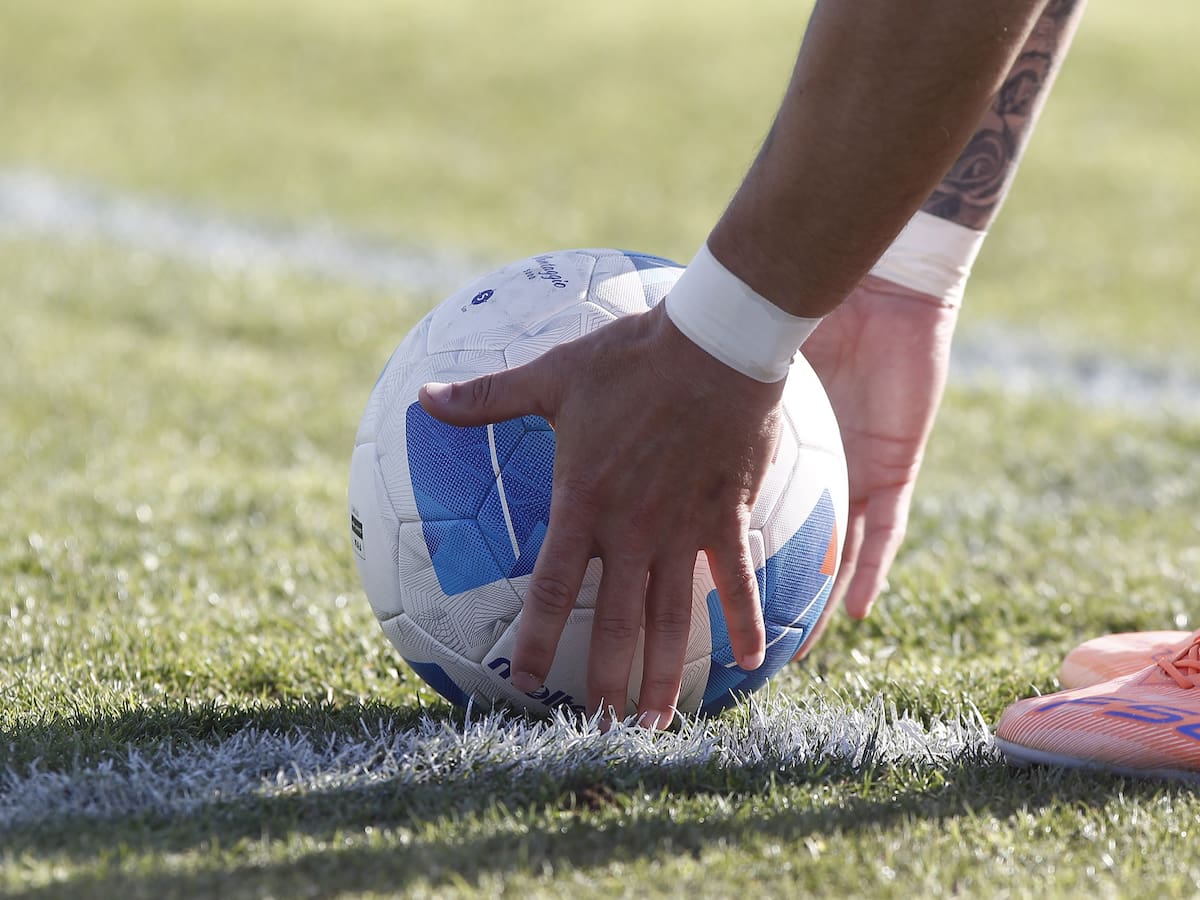 Este fue el mejor jugador del fútbol chileno en 2025, según la encuesta América le responde a El País
